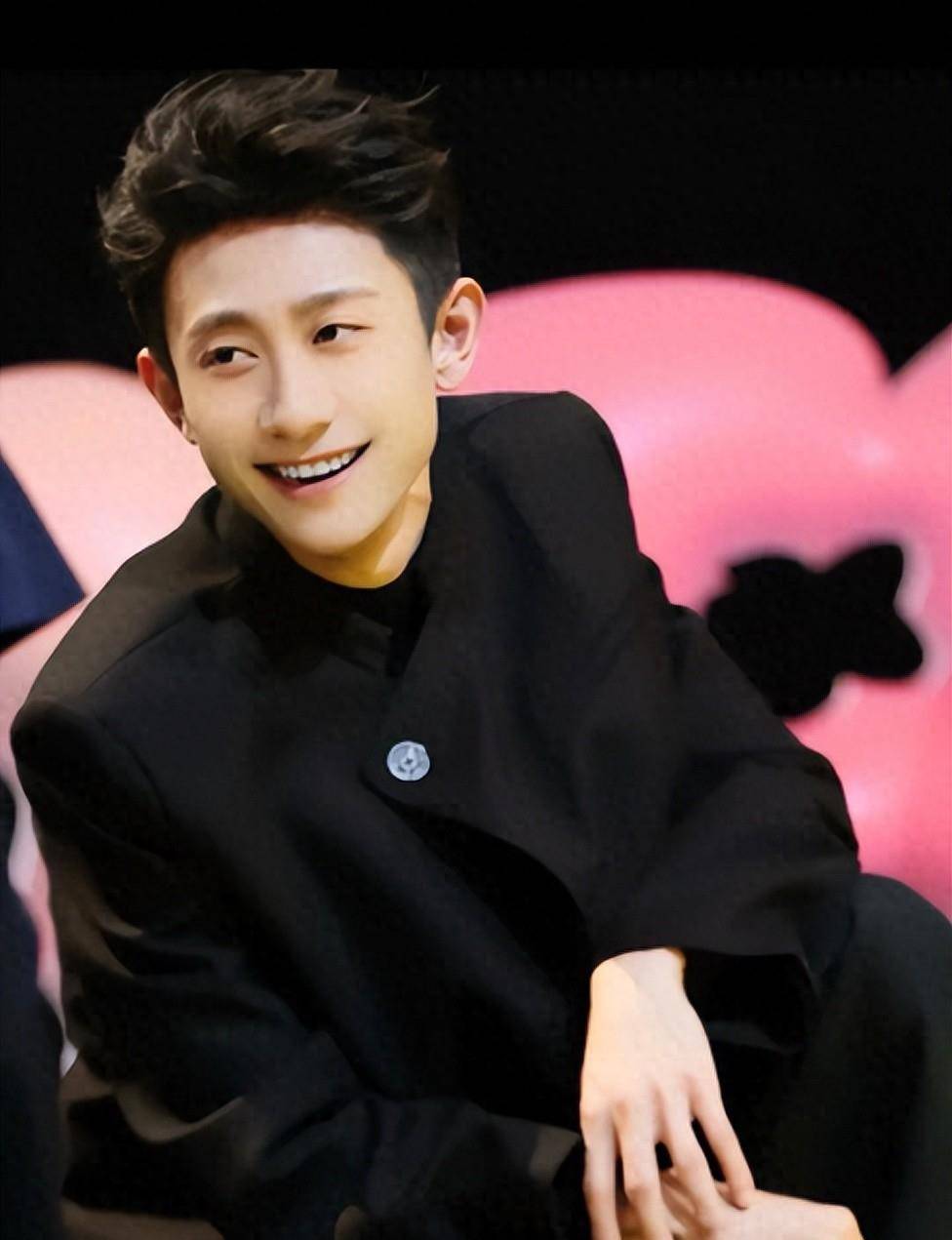 面相变了?33岁张一山终于长开了,杨紫要"避嫌"了