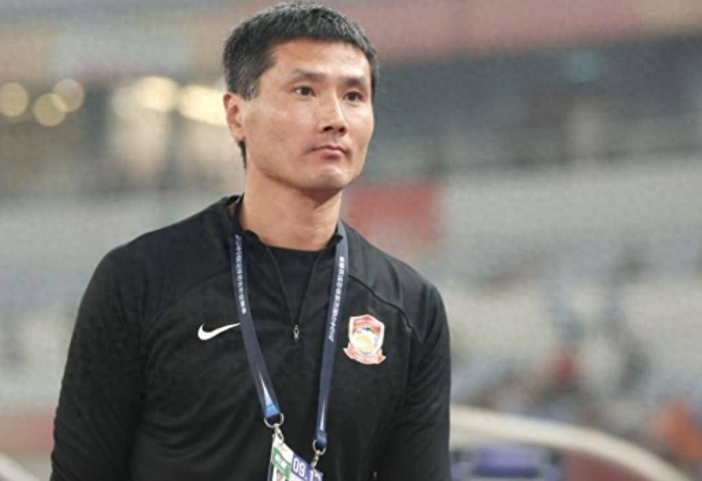 国足有救了？新帅上任拒绝足协塞人，30岁老将被踢出局，小将上位