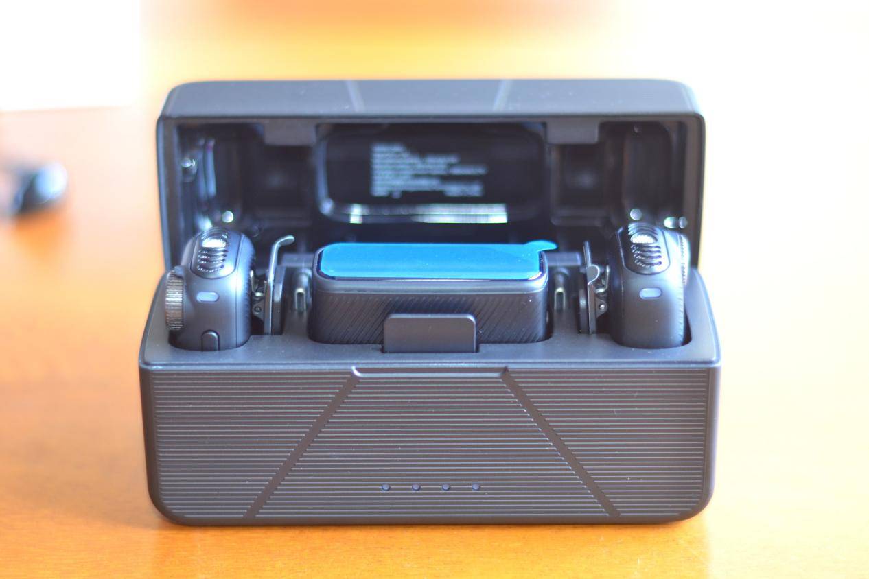 专业音质、稳定传声、智能操控集一身,南卡Qmic领夹麦克风专业全能