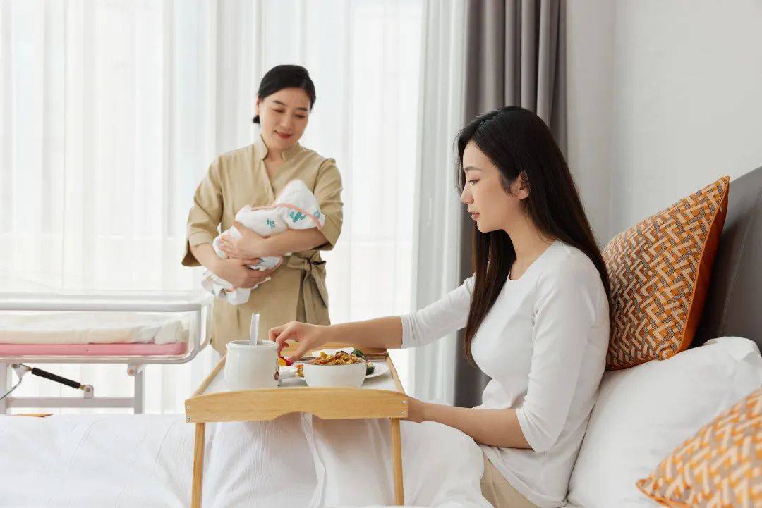 7个月宝宝遭月嫂多次恶意猛摇,宝妈翻看监控崩溃