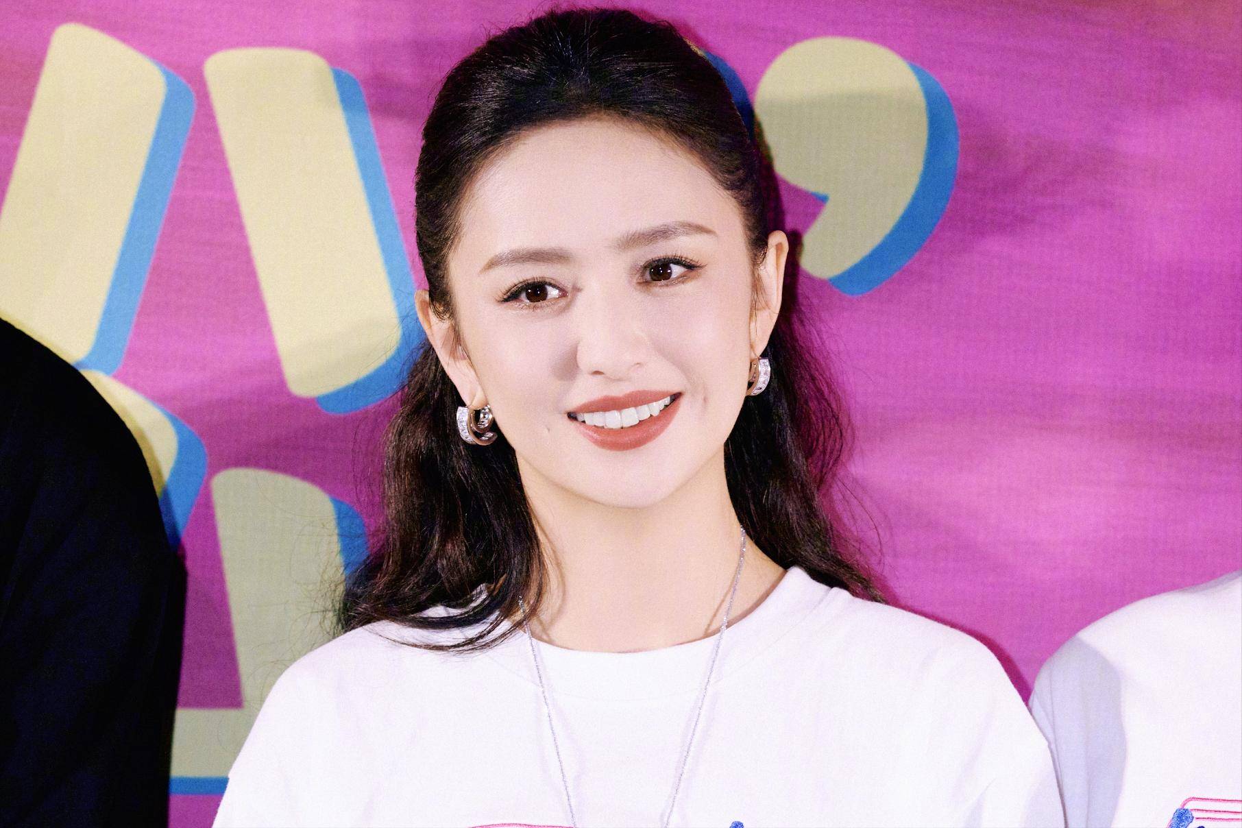 佟丽娅男友曝光,高帅弟弟,粉丝态度很彪悍,比闺蜜眼光好多了