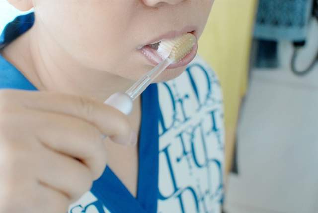 牙痛出血裂缝救星!左点再生硅牙膏用黑科技让牙齿“重生”