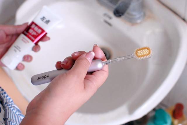 牙痛出血裂缝救星!左点再生硅牙膏用黑科技让牙齿“重生”