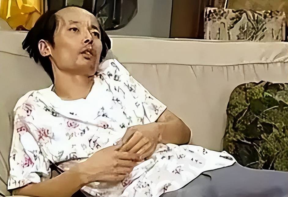 葛优餐桌上抽雪茄!听陈凯歌讲历史快要睡着了,无人动筷子好扫兴