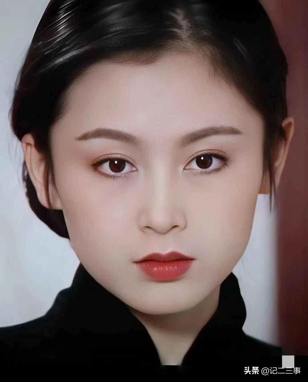 芙蓉不及美人妆这句用来形容年轻时的陈红再合适不过了