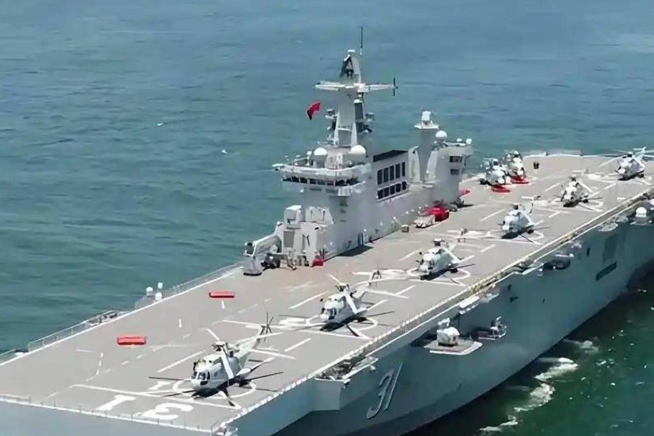 中国076两栖攻击舰首舰海试，全球首艘‘无人机航母’亮相_弹射_电磁_作战半径