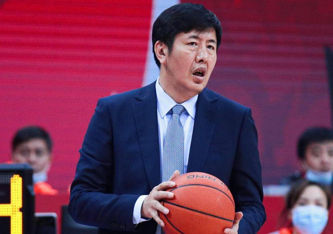 CBA速递：浙江男篮主帅丁伟下课，希腊外教临危受命，1胜4负开局成导火索