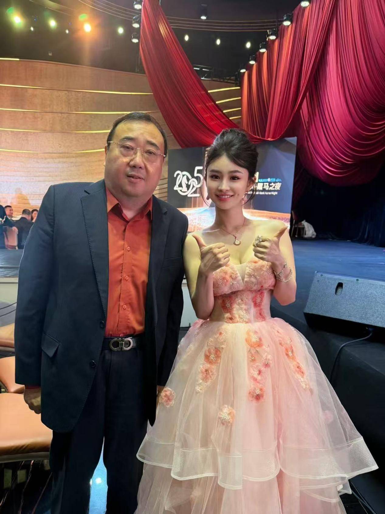 璀璨的明星演员当中不止有许文广李子雄王奎荣那威等老一辈艺人