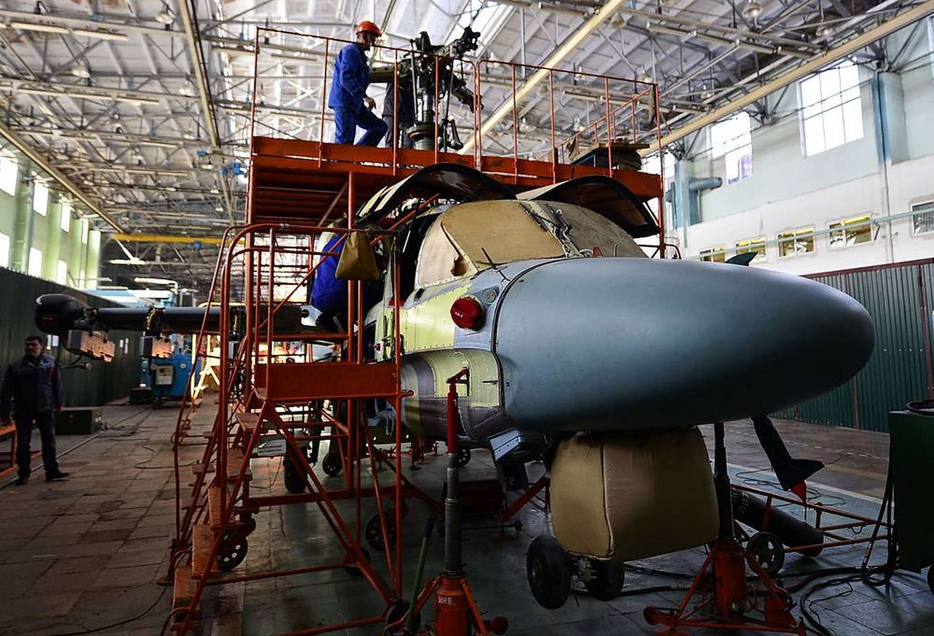 央视镜头意外聚焦俄罗斯卡-52生产线，我国武直10是否已无法