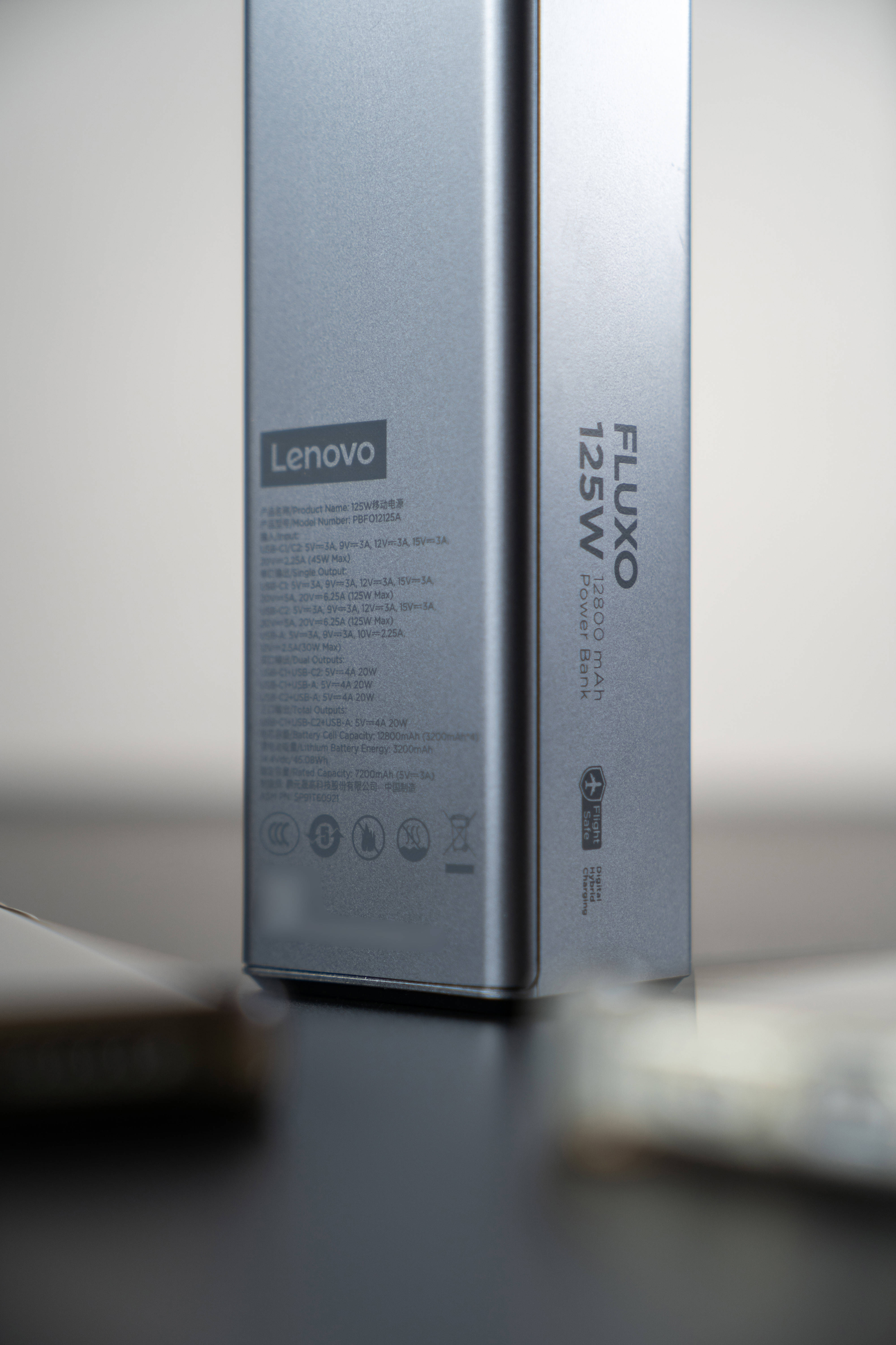 只需一个就能为你出行设备续电-联想锋行者大功率笔记本移动电源