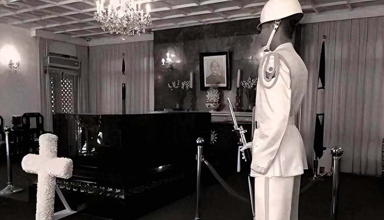 蒋介石棺椁封存三十八载未开启，守灵人晚年首曝真相：内部状态令