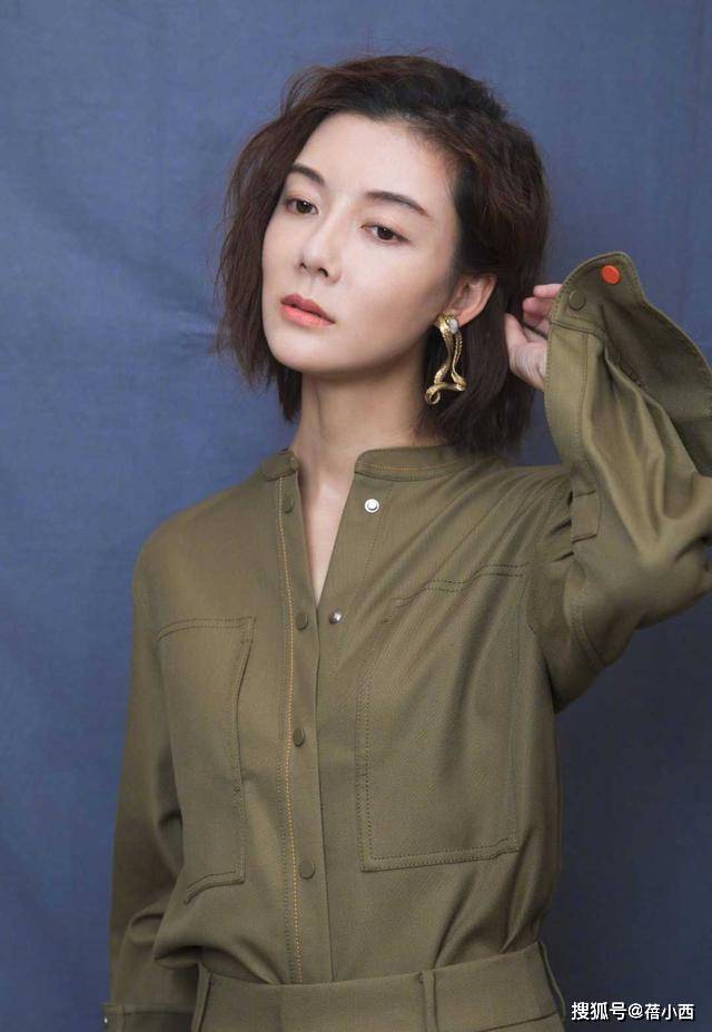 41岁车晓与38岁李念合影!差3岁气质大不同,一个优雅一个似学生