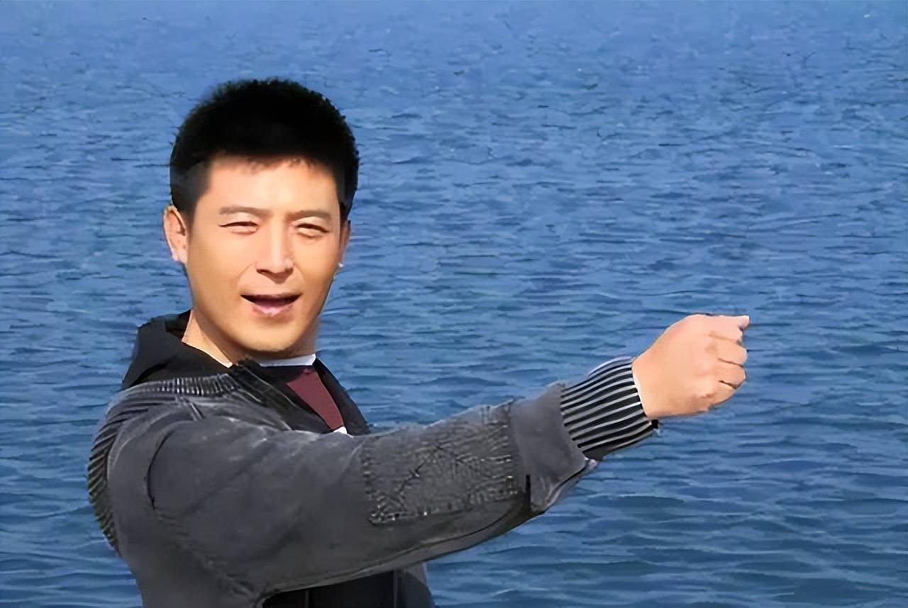孙涛,当时还以为这只是一次偶然的机会,在后台忙着和众多明星合影留念