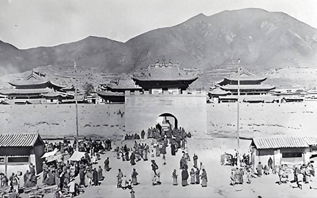 重写标题：解放后蒙古奴隶意外遇见我军，竟是失踪12年的红军将