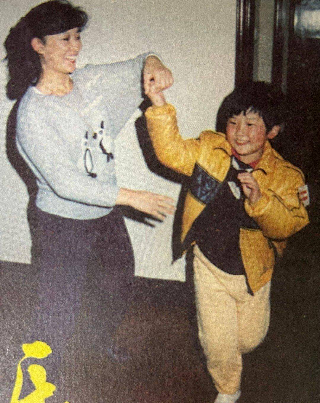 王馥荔丈夫举办追悼会灵堂曝光王馥荔很伤心侯勇林永健送花圈