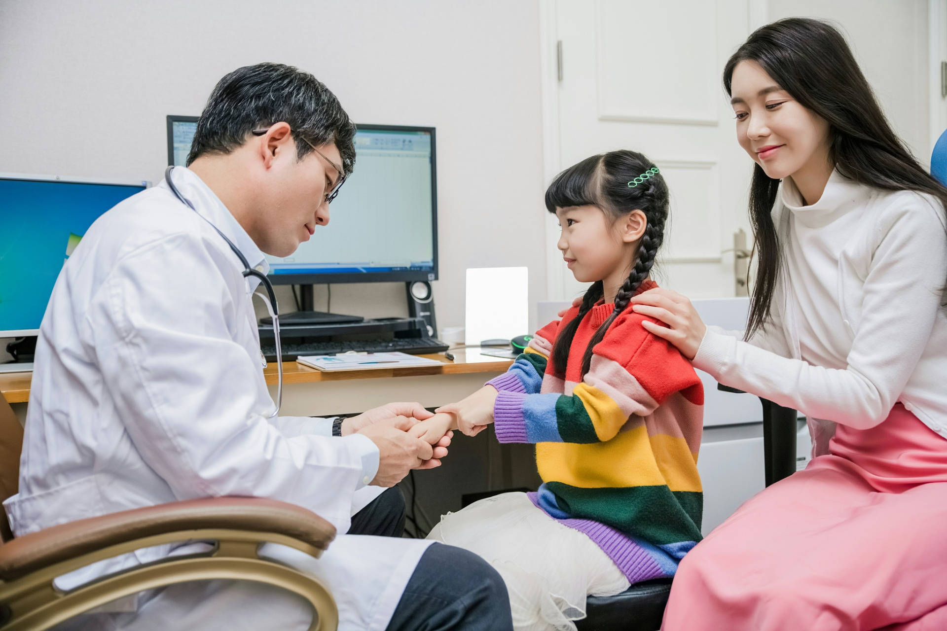 11岁女孩身高1米44,还能长到1米5吗？医生提醒:别把钱花错了