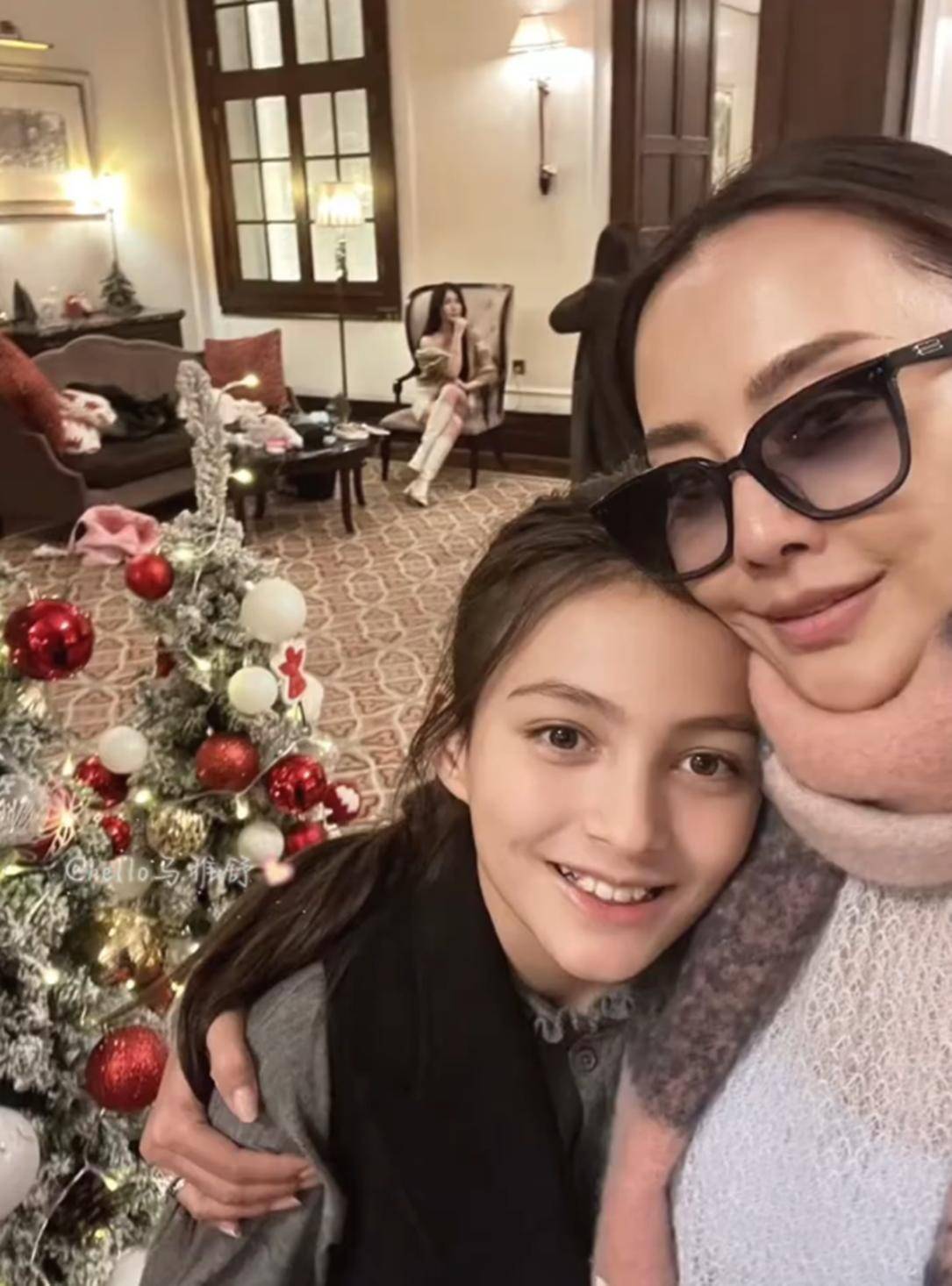 马雅舒嫁外国老公翻车,继女一句话揭重组家庭真相