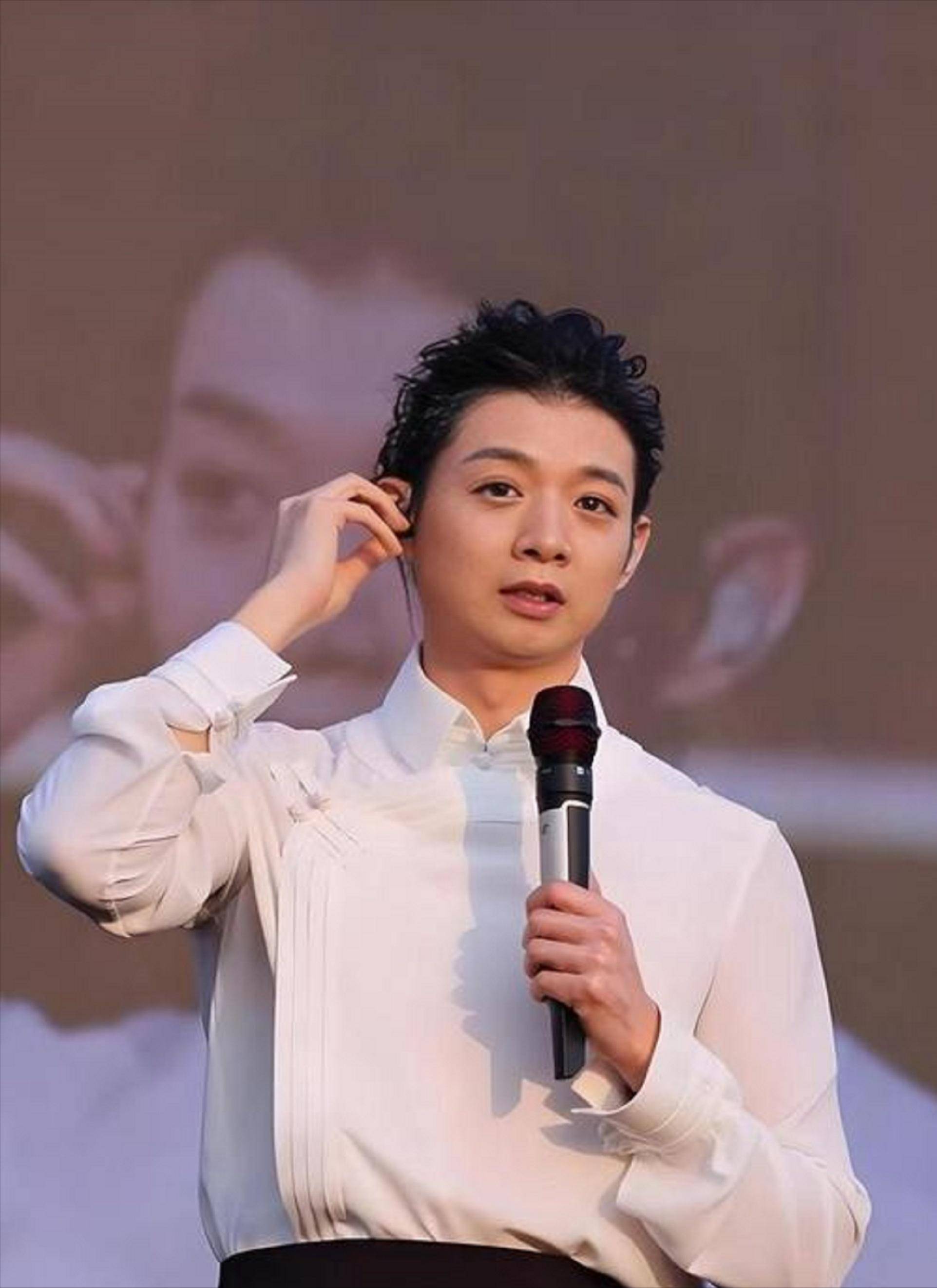 退圈4年后霍尊高调宣布复出而被送进监狱的陈露下场令人唏嘘
