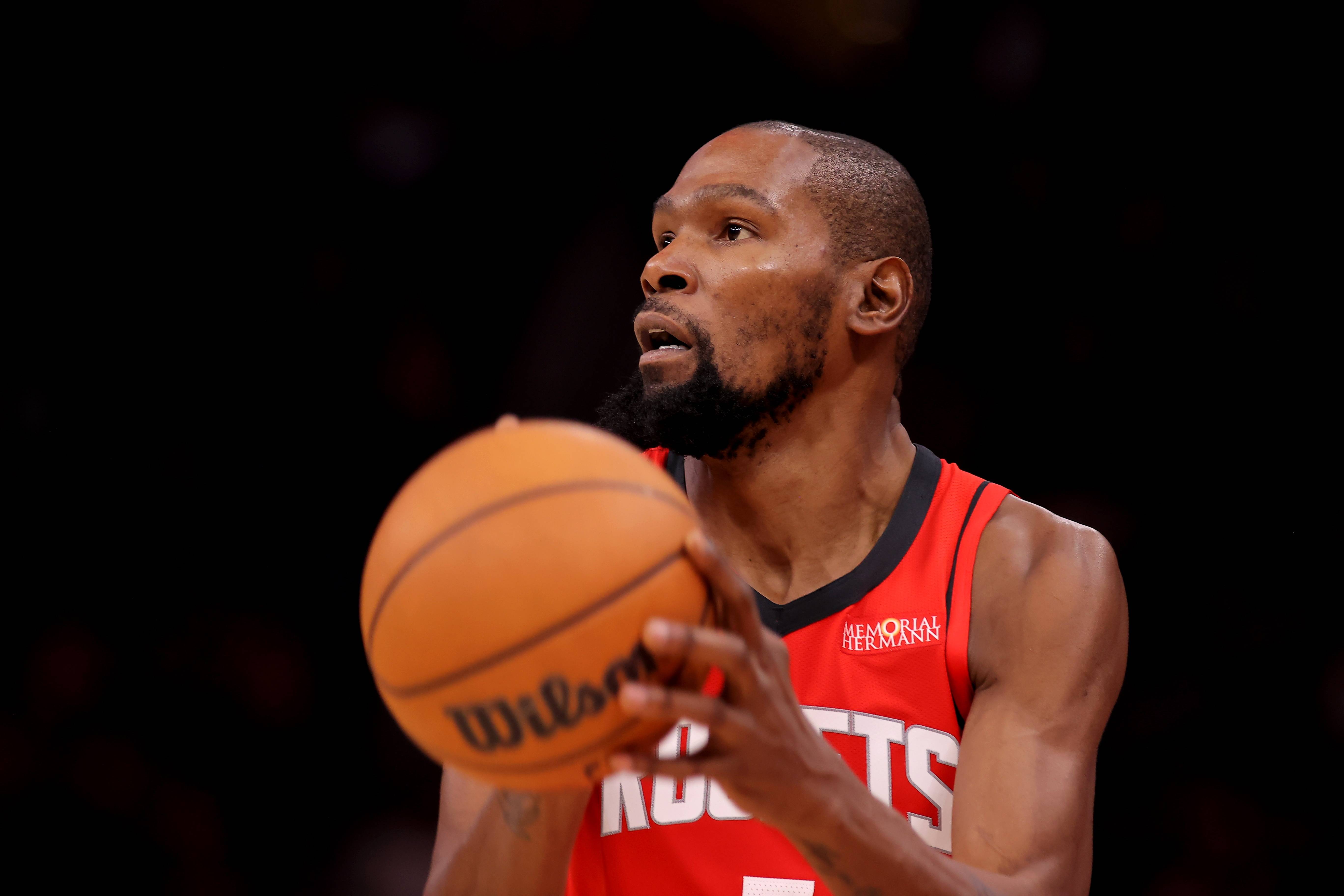 杜兰特38分钟砍26+10率火箭险胜 距超越张伯伦仅差52分