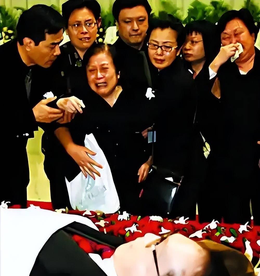 晚年凄凉的3位演员,有被赶出门,有人瘫痪被抛弃,有人孤独终老