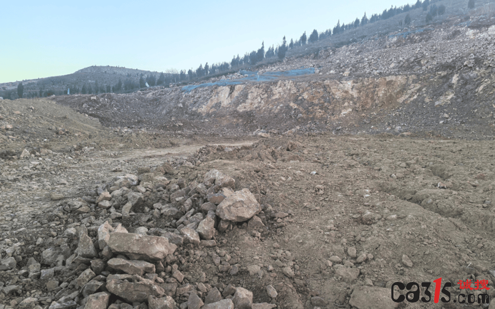 山东泗水一养殖场被曝无证采矿:立项两年未养一头牛却卖石料(图2)