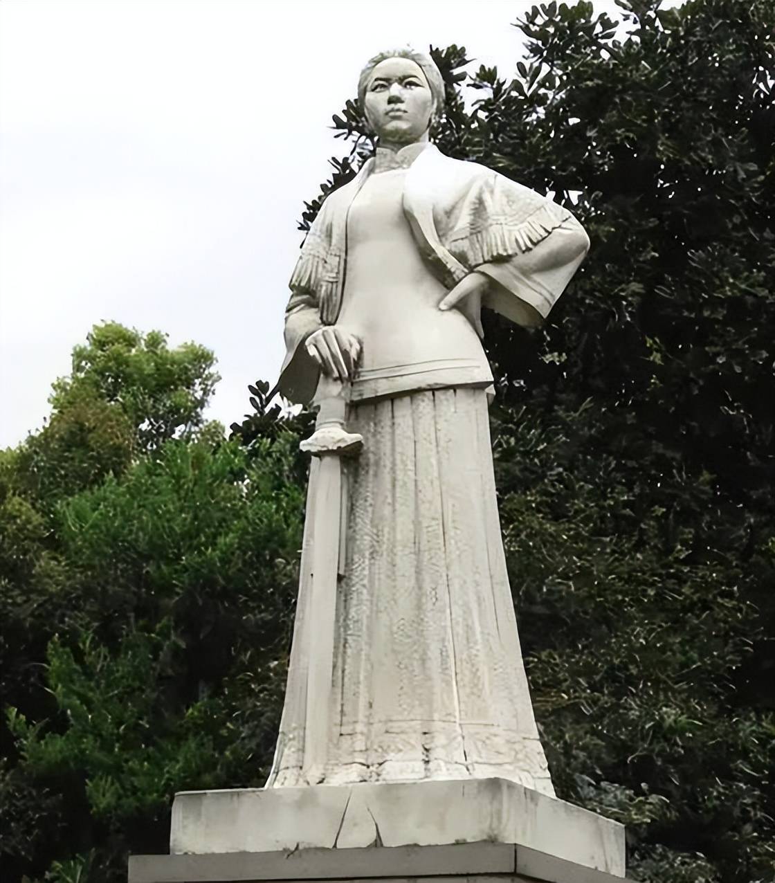 秋瑾牺牲后,遗体长期不能入土为安,娘家人:婆家王家最让人心寒