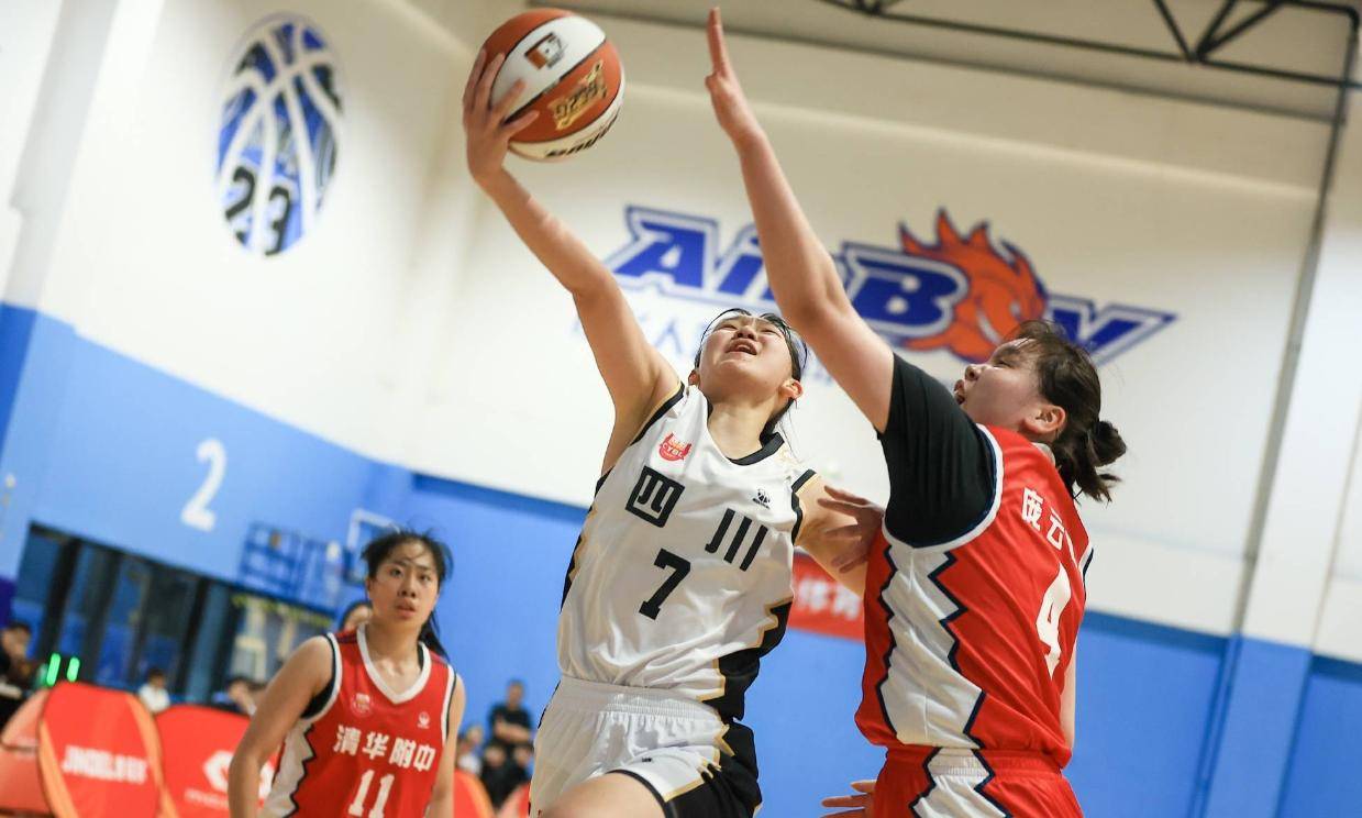 场均轰26+10！中国女篮又一15岁1米90新星蹿升：两夺MVP未来搭档韩旭？