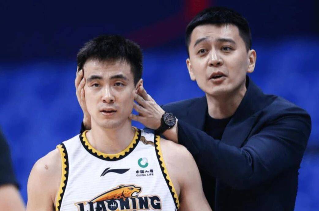 CBA更换直播平台，上海男篮官宣目标四强，赵继伟恢复训练！