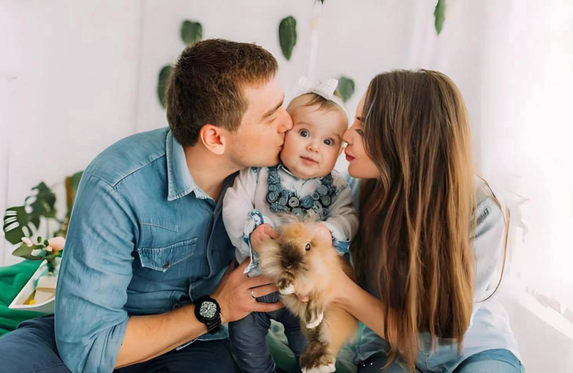 奶奶频繁亲吻孩子致其确诊亲吻病,导致10岁男孩脖子长肿块