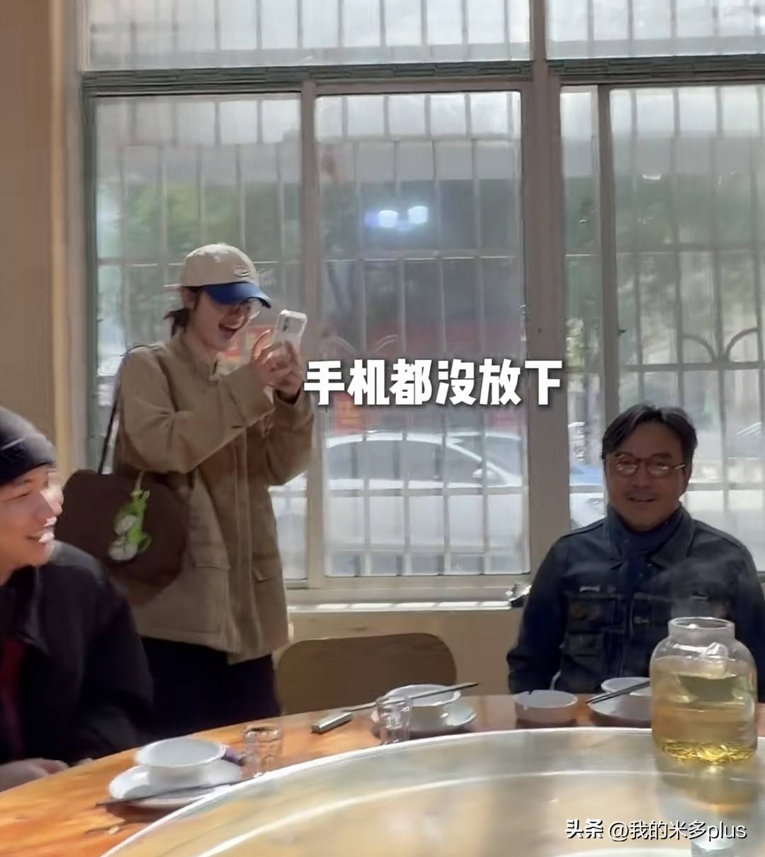 沈梦辰请汪涵吃湘菜亲手为涵哥盛汤51岁汪涵胡子花白像小老头
