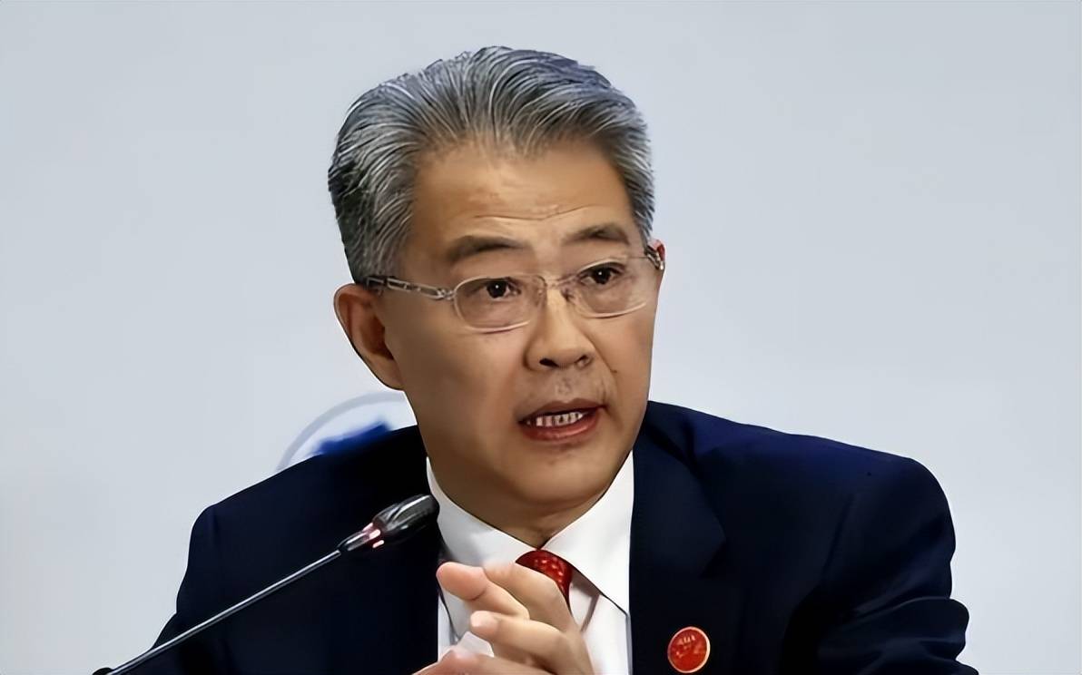 敢贷款给许家印的李晓鹏,家族式产业链的贪腐有多骇人听闻?