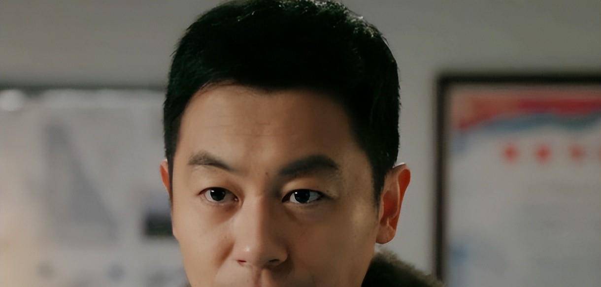 不会演将军别尬演!朱亚文《大生意人》出圈,客串逆袭成主角