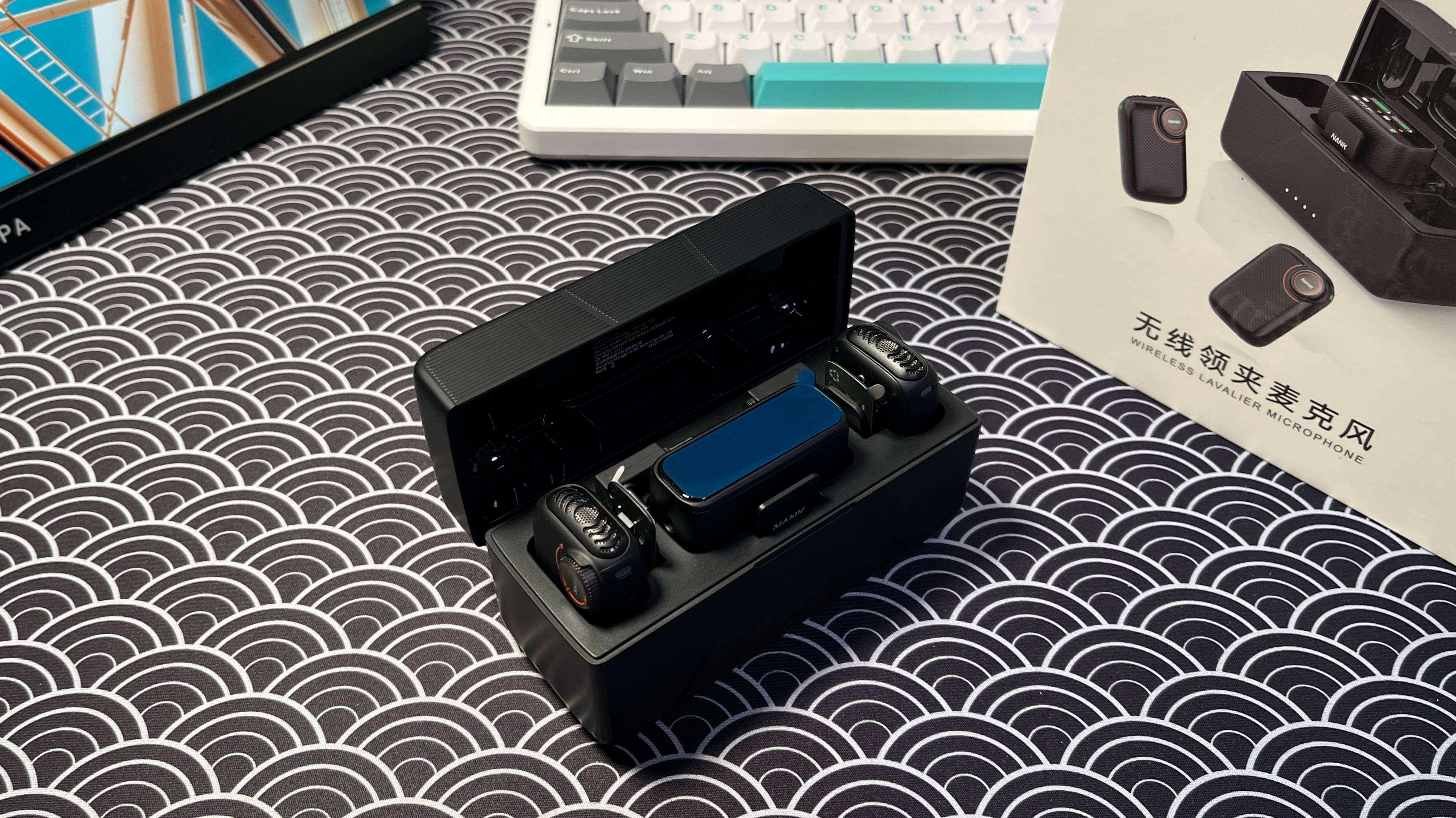 AI降噪+触控屏加持,全场景收音神器:南卡QMic无线领夹麦克风