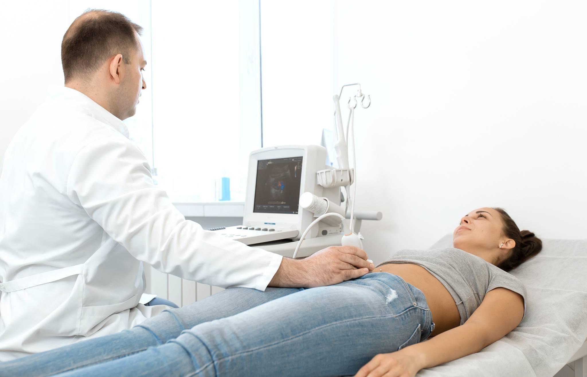 产妇生儿子刚出月子肚子疼半天又生女儿,医生：不算龙凤胎