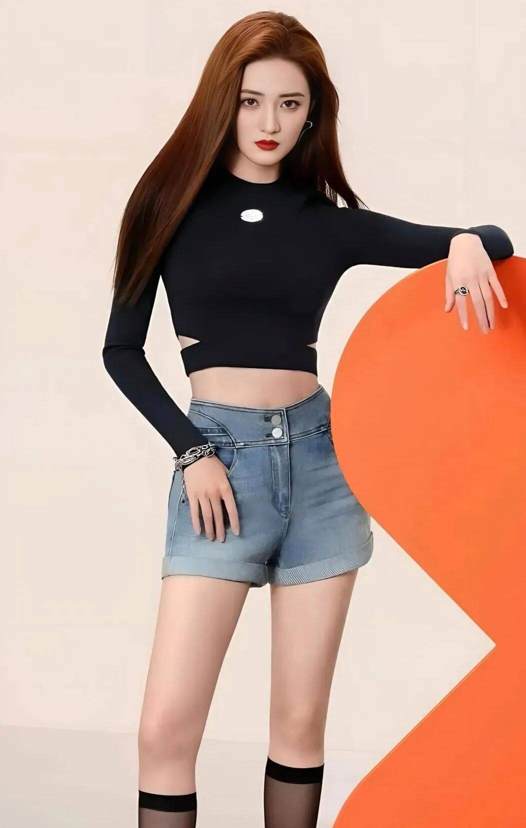 徐璐写真超火辣！雪肤玉貌魔鬼身材太性感