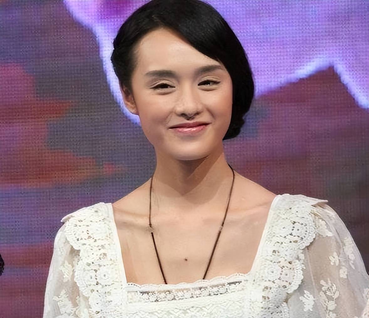 饶敏莉现状:和富大龙离婚,结婚12年不生子,如今在国防大学任教