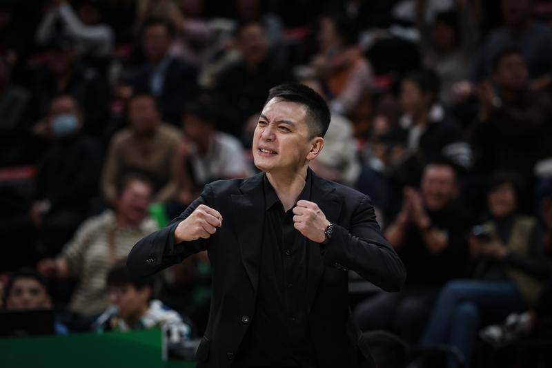 杨鸣道出开赛两连胜主要原因：今晚去拼北京队！