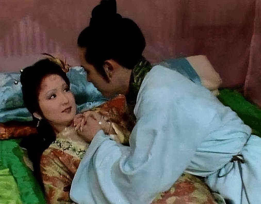 红楼梦:如何做好通房丫头?看平儿如何在王熙凤与贾琏之间平衡