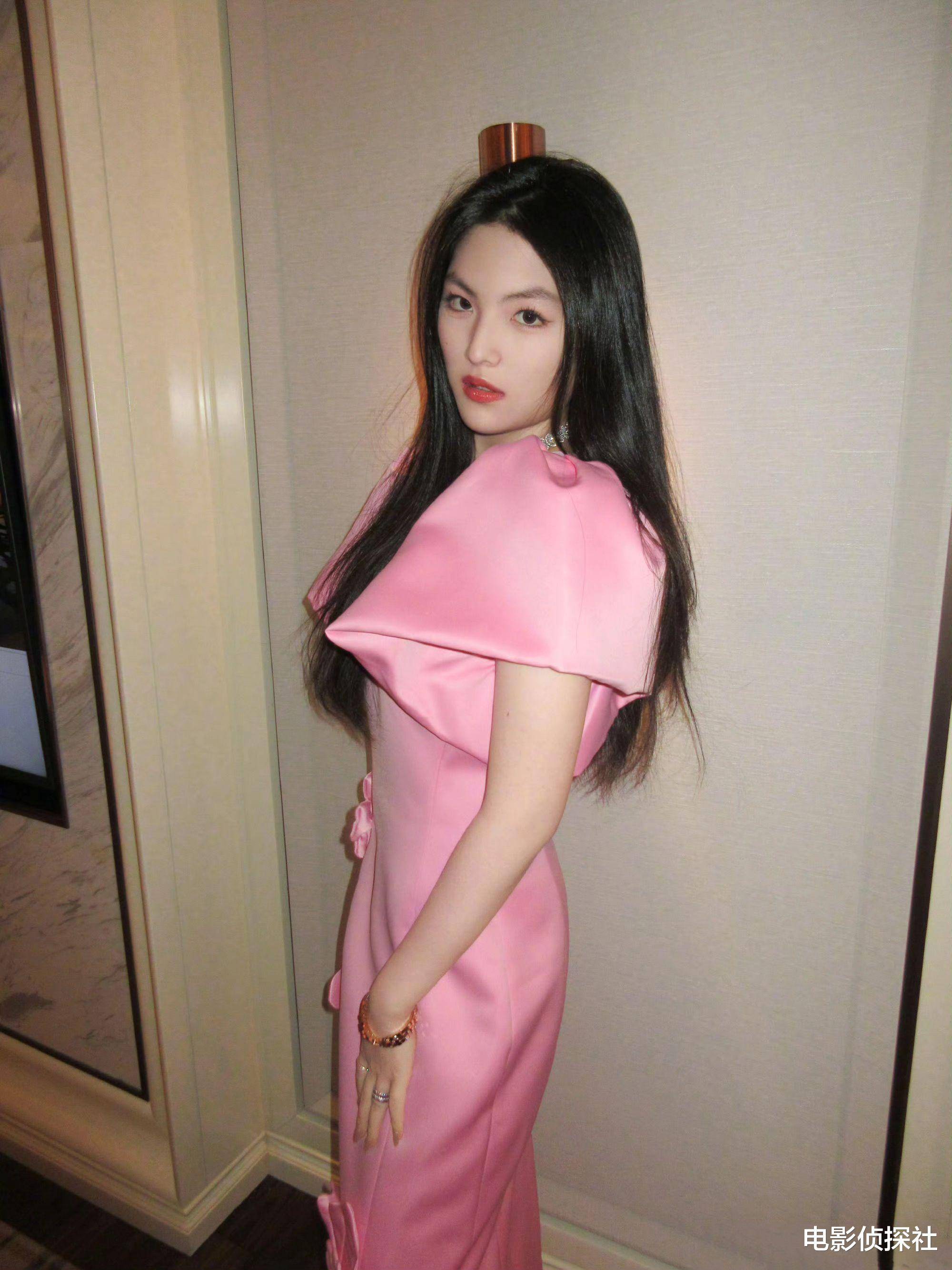 王诗龄何超琼同框合影打扮成熟气场强李湘的富养理念终获认可