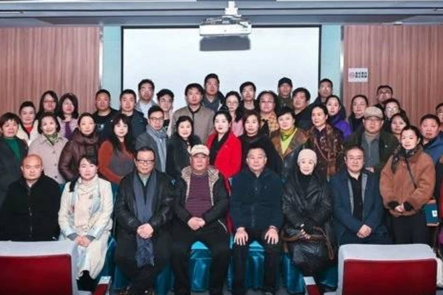 李茹再次当选西安市雁塔区青年美术家协会主席_发展_陕西_艺术