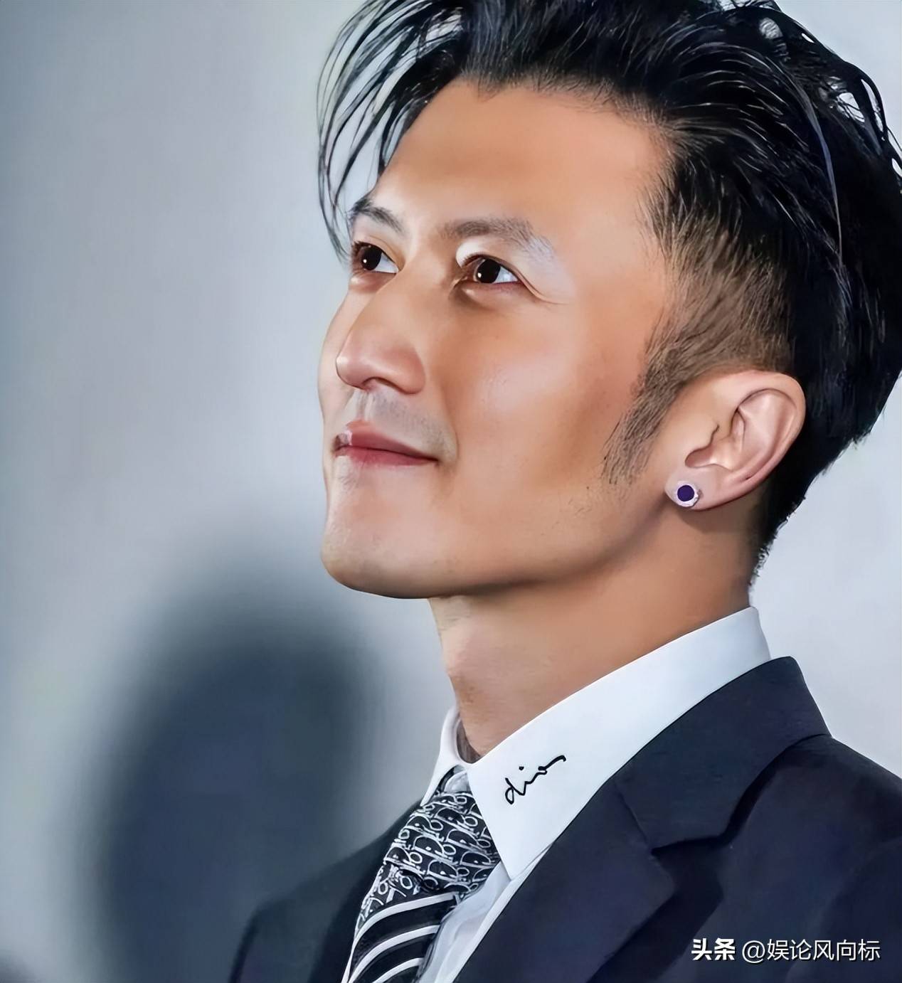 王菲也没想到谢霆锋李亚鹏会同频她的三段情绕不开这条路