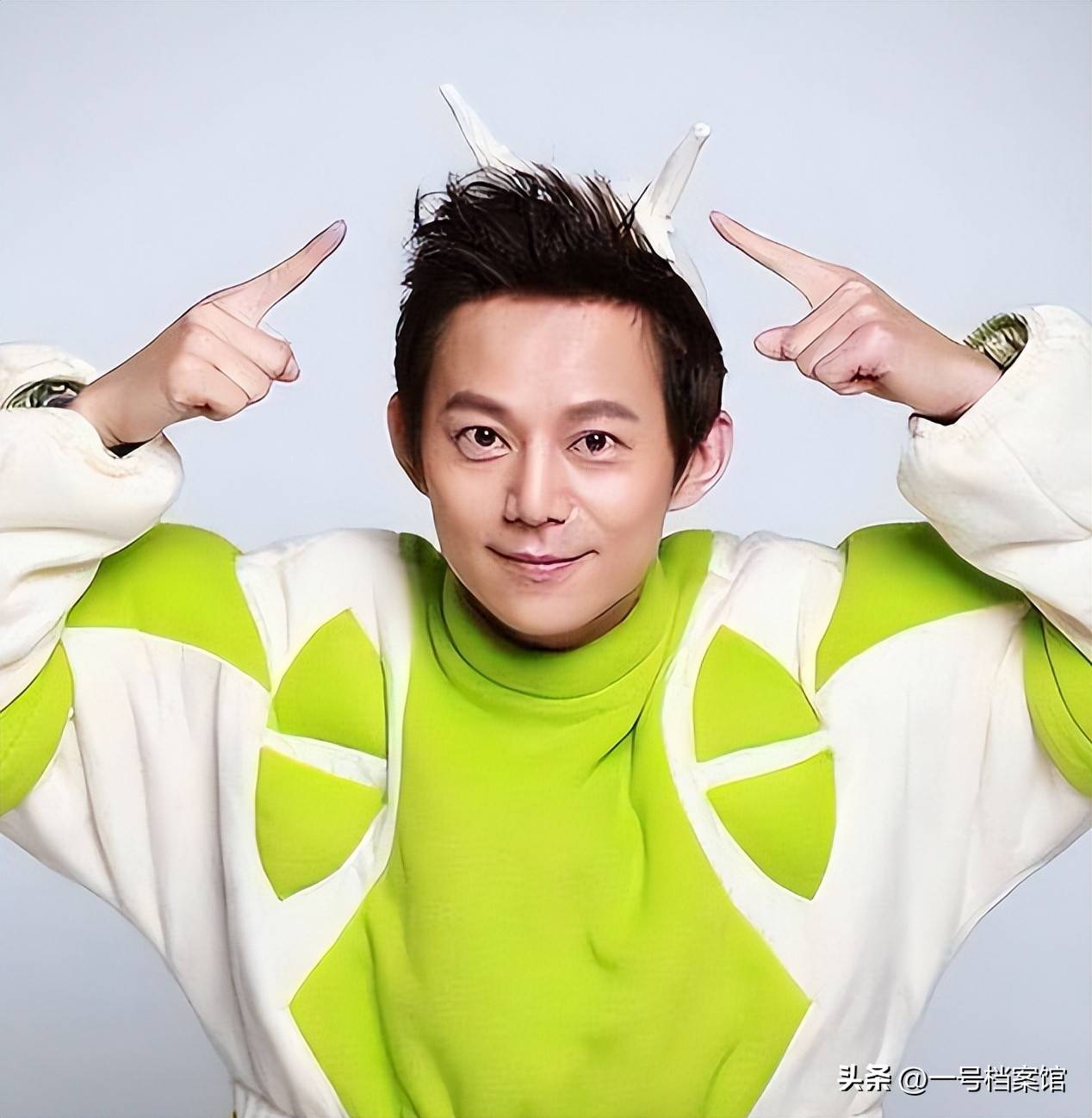 世上没后悔药?无妻无子与保姆相伴的何炅走上了另外一条道路