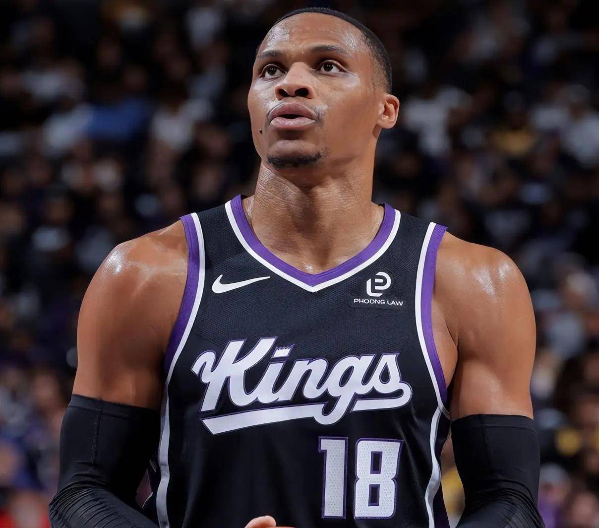 这位曾经的mvp竟无人问津,仿佛印证了名宿巴克利的警示:"激怒威少后果