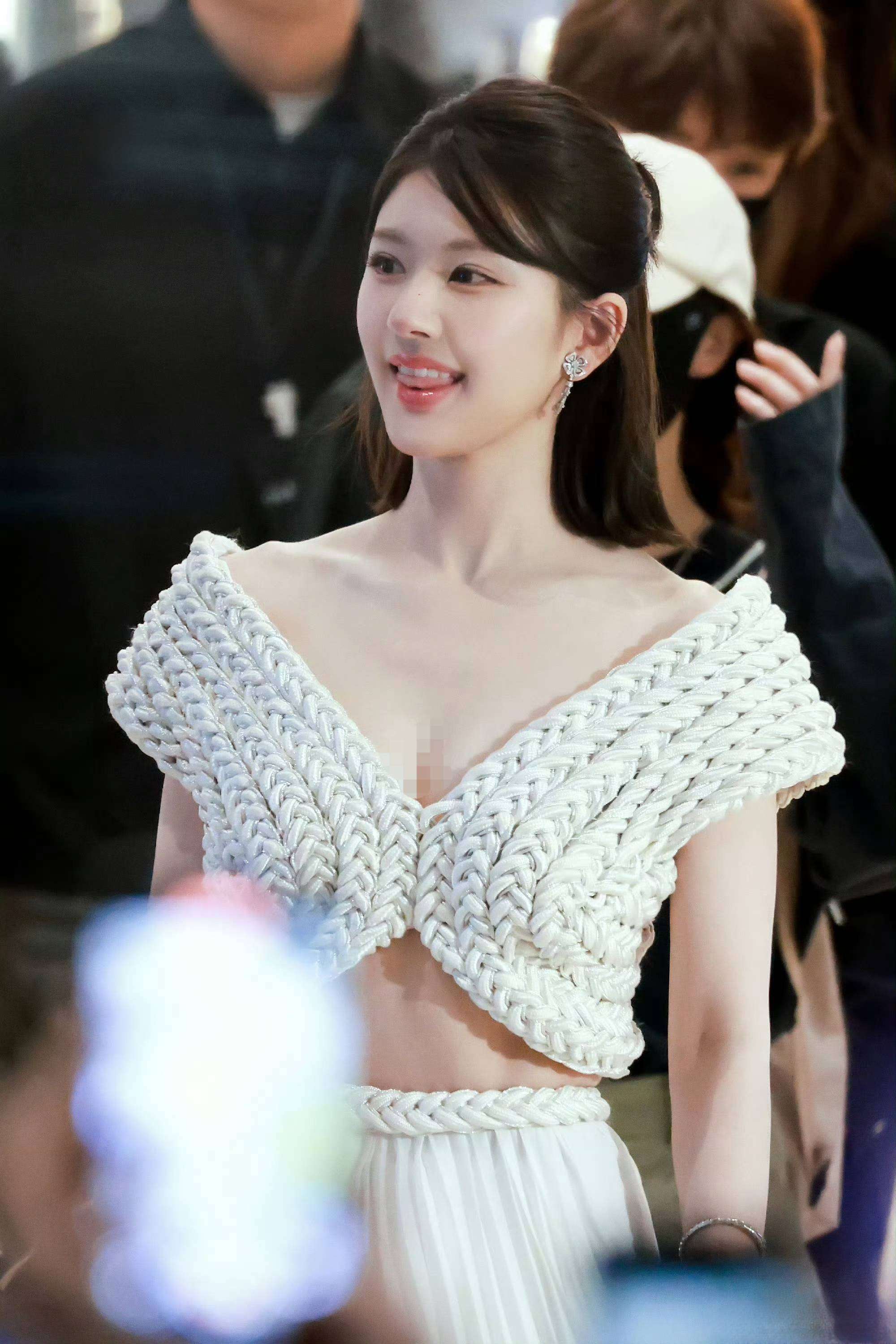 赵露思线下生图曝光!身材臃肿颜值下滑,和精修图判若两人