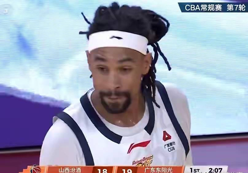 广东男篮复仇山西队，杜锋多次投诉迪亚洛，王少杰吃两T遭驱逐