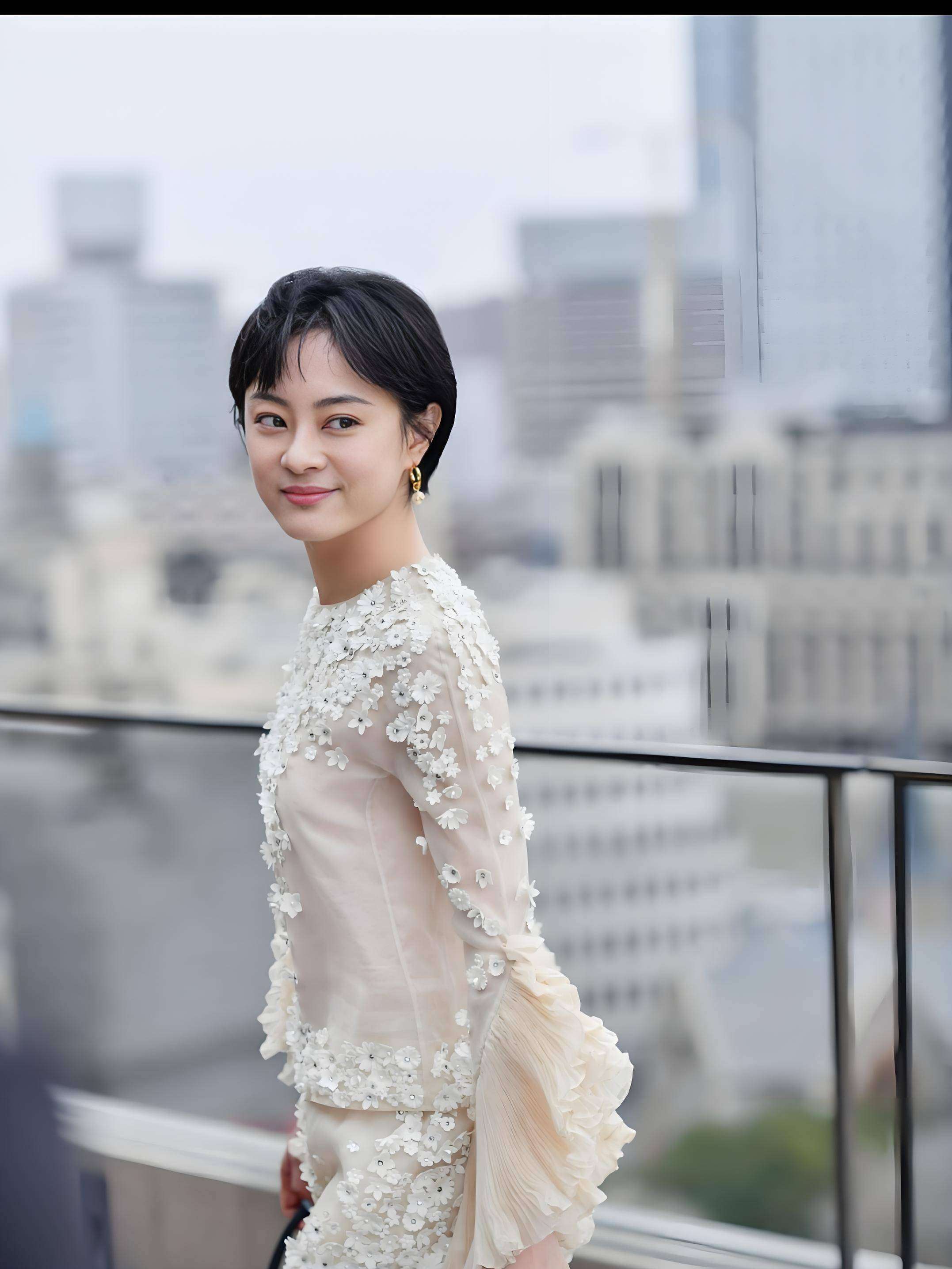 孙俪近照瘦到脱相!无修图肋骨清晰可见,网友:这身材太吓人了