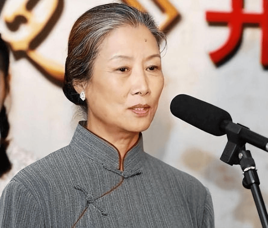 吕中:23岁嫁人,和丈夫恩爱53年难舍难分,一双儿女是她的骄傲