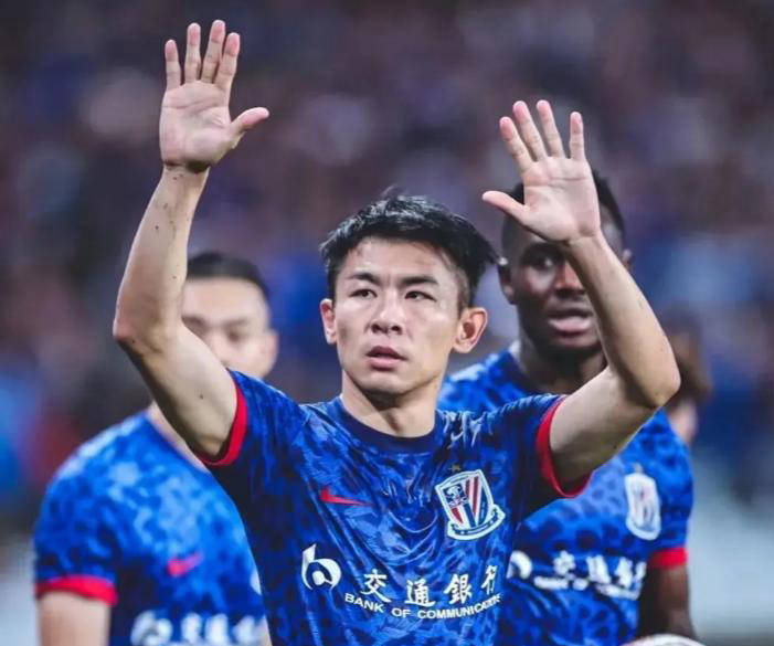 难说再见：中国男足两月内三大传奇退役，张琳芃成亚冠冠军最后“守护者”