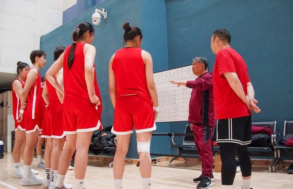 中国女篮公布15人集训名单：张子宇李梦落选 韩旭李月汝入围