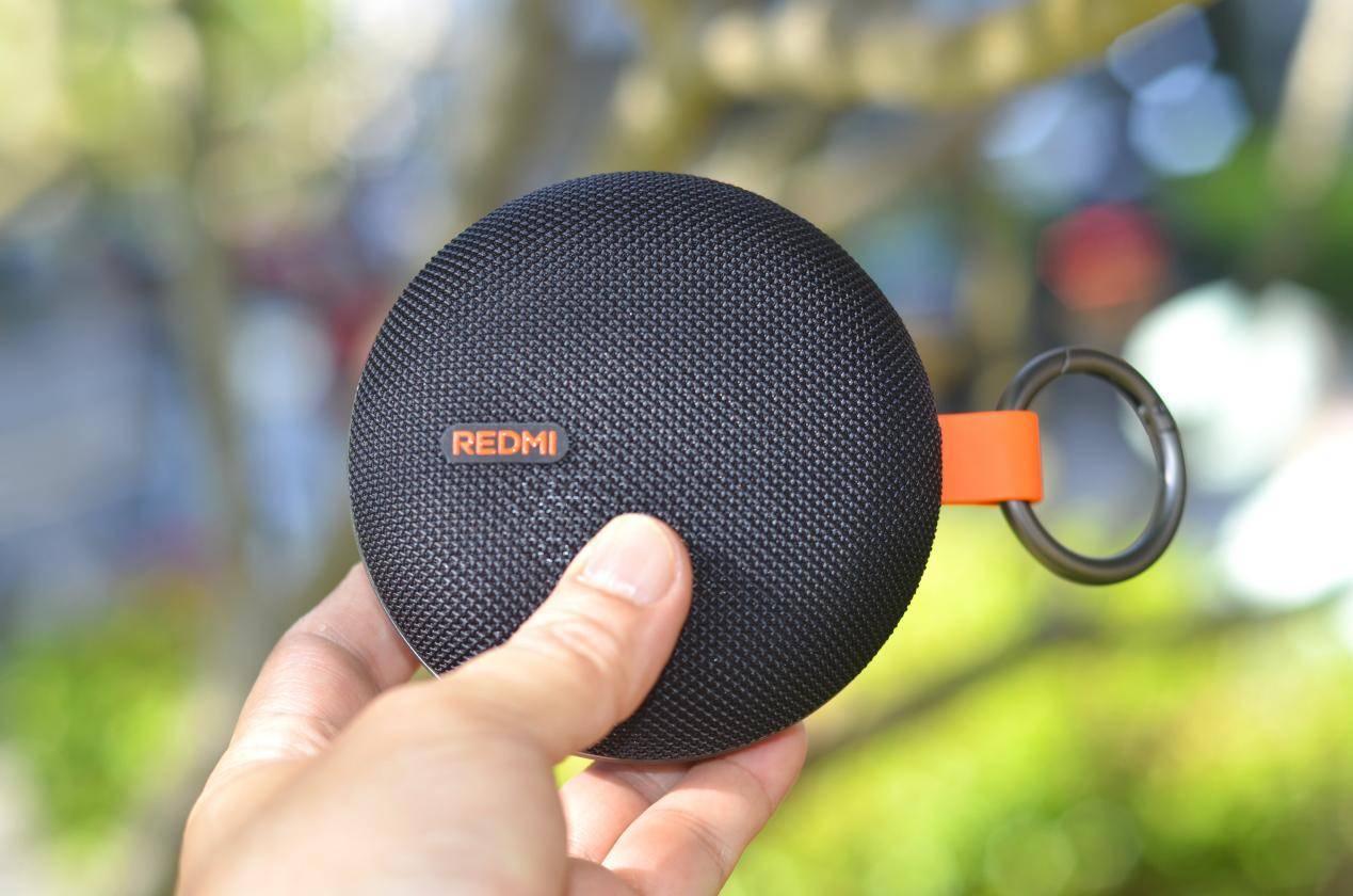 灵动黑橙撞色，可拆卸金属挂扣，新年就送这个REDMI 2蓝牙音箱